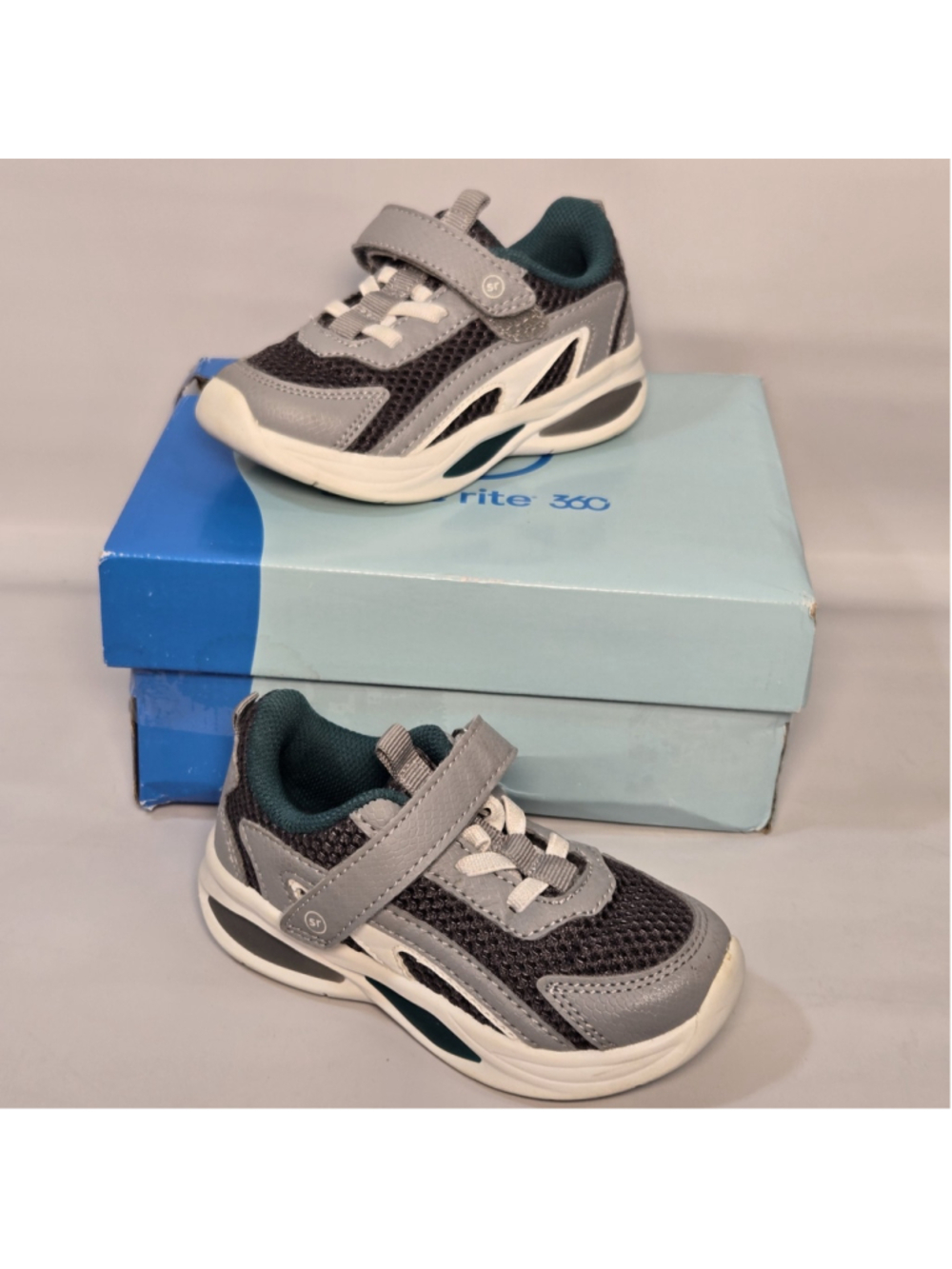 Stride Rite 360 Logan Light Up Sneakers Gray Little Kids 8 Comfort Shoes Play